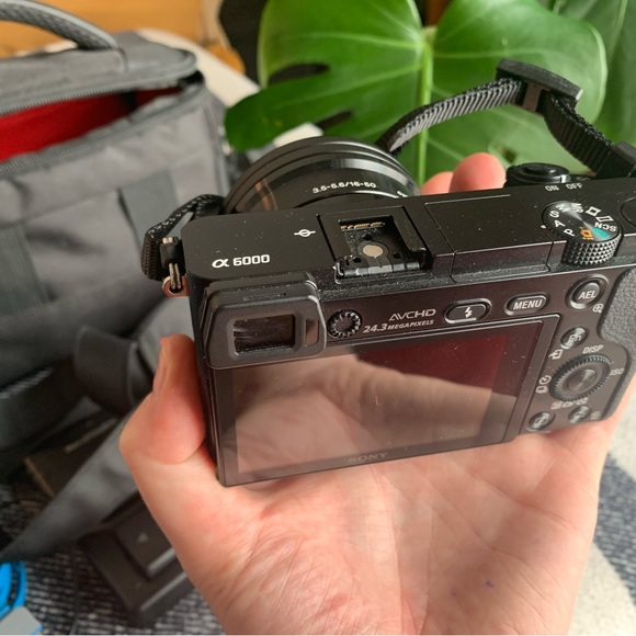 Sony: a6000 SLR Camera with 3.0-Inch LCD and 16-50mm Power Zoom Lens (Black) - Picture 5 of 6